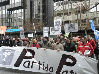 Frente a la sede del PP contra la Reforma Laboral