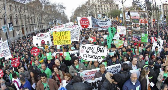 Charla 15 Mayo/Solidari/Crisis-Hay alternativas:Otra economa y otro modo de vivir son posibles.Gaby Flores (Madrid)